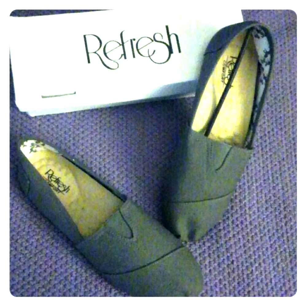 Refresh Size 10 Canvas Flats